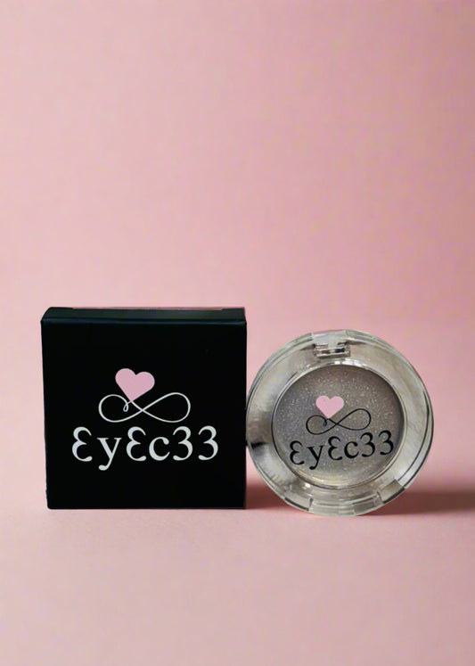 EyEc33 Cream Blush on a pink background