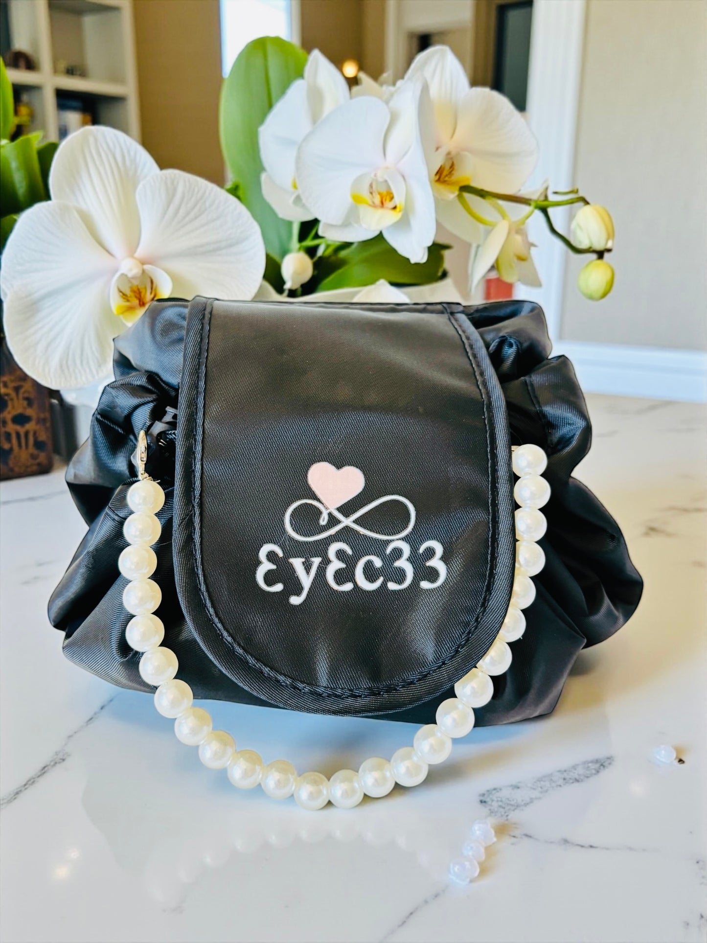 MAKEUP BAG W/PEARL STRAP